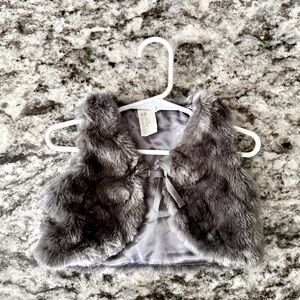H&M baby girl faux fur vest size 4-6 months
